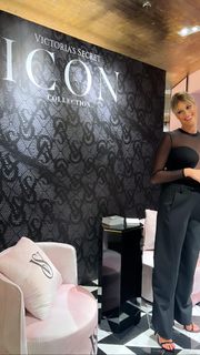 Federica Pellegrini feet photo thumbnail