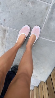 Rita Ora feet photo thumbnail