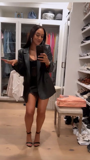 Tia Mowry feet photo thumbnail
