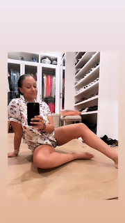 Tia Mowry feet photo thumbnail