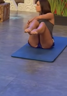 Tania Rincón feet photo thumbnail