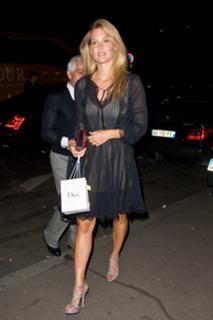 Bar Refaeli feet photo thumbnail