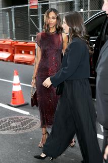 Zoe Saldana feet photo thumbnail
