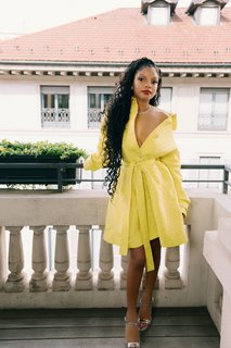 Halle Bailey feet photo thumbnail