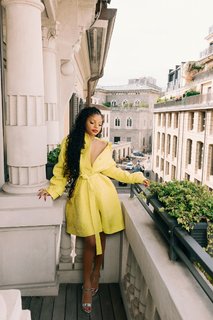 Halle Bailey feet photo thumbnail