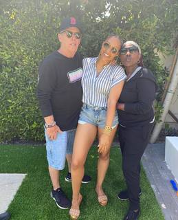Tia Mowry feet photo thumbnail