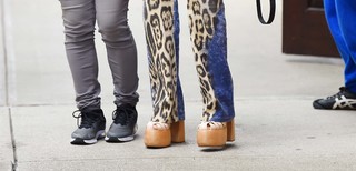 Rita Ora feet photo thumbnail