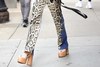 Rita Ora feet photo thumbnail