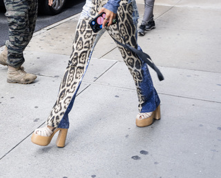 Rita Ora feet photo thumbnail