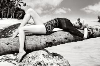 Amber Heard feet photo thumbnail