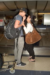 Vanessa Hudgens feet photo thumbnail