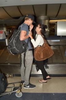 Vanessa Hudgens feet photo thumbnail