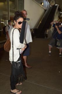 Vanessa Hudgens feet photo thumbnail