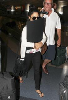 Vanessa Hudgens feet photo thumbnail