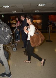 Vanessa Hudgens feet photo thumbnail