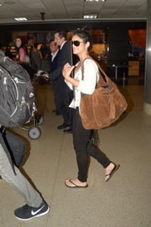 Vanessa Hudgens feet photo thumbnail