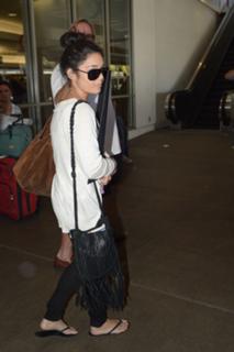 Vanessa Hudgens feet photo thumbnail