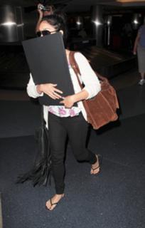 Vanessa Hudgens feet photo thumbnail