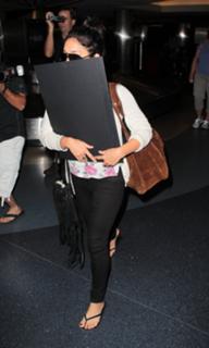 Vanessa Hudgens feet photo thumbnail