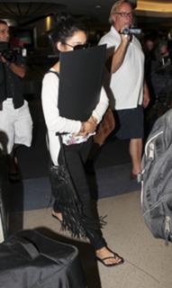 Vanessa Hudgens feet photo thumbnail