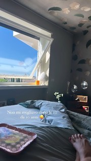 Caterina Balivo feet photo thumbnail