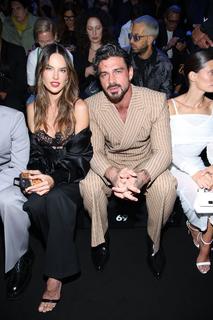 Alessandra Ambrosio feet photo thumbnail