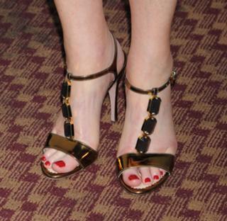 Dana Delany feet photo thumbnail