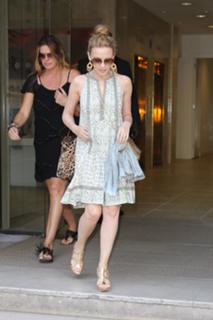 Kylie Minogue feet photo thumbnail