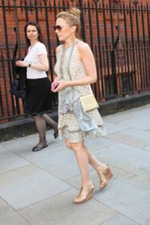 Kylie Minogue feet photo thumbnail