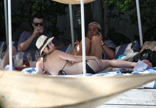 Katy Perry feet photo thumbnail