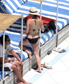 Katy Perry feet photo thumbnail