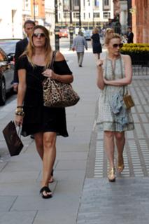 Kylie Minogue feet photo thumbnail
