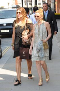 Kylie Minogue feet photo thumbnail