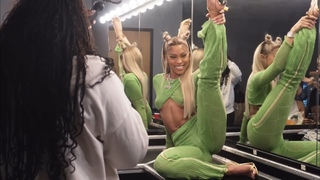 Jilly Anais feet photo thumbnail