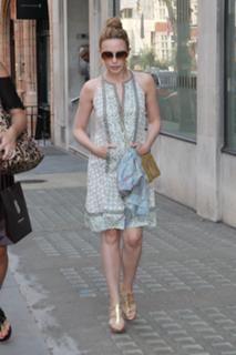 Kylie Minogue feet photo thumbnail