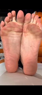 Kyle Unfug feet photo thumbnail