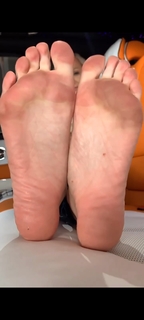 Kyle Unfug feet photo thumbnail
