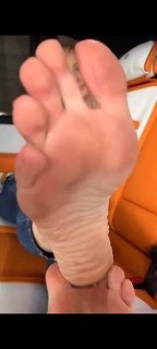 Kyle Unfug feet photo thumbnail