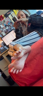 Kyle Unfug feet photo thumbnail