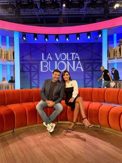 Caterina Balivo feet photo thumbnail