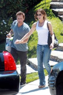 Kate Beckinsale feet photo thumbnail