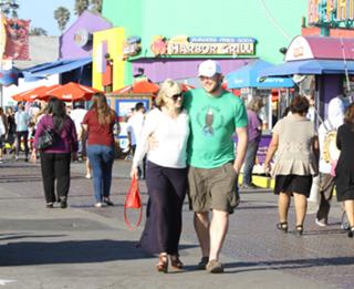 Anna Faris feet photo thumbnail