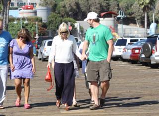 Anna Faris feet photo thumbnail