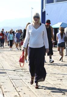 Anna Faris feet photo thumbnail