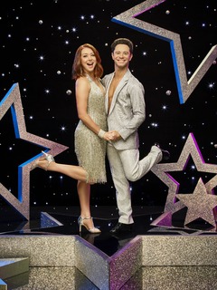 Alyson Hannigan feet photo thumbnail