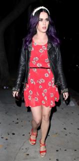 Katy Perry feet photo thumbnail