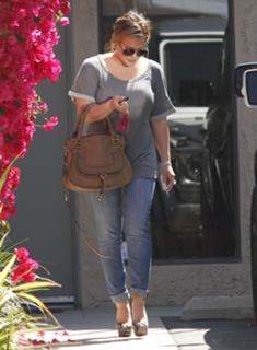 Hilary Duff feet photo thumbnail