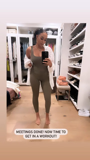 Tia Mowry feet photo thumbnail