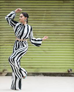Taapsee Pannu feet photo thumbnail