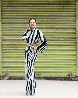 Taapsee Pannu feet photo thumbnail